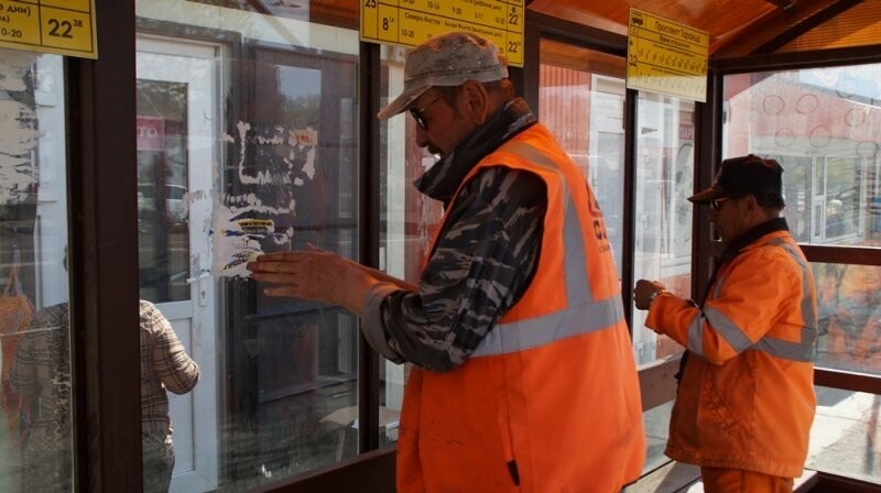 Убрать листовки с остановок и столбов заставляет жителей Петропавловска телефонный робот, фото-1