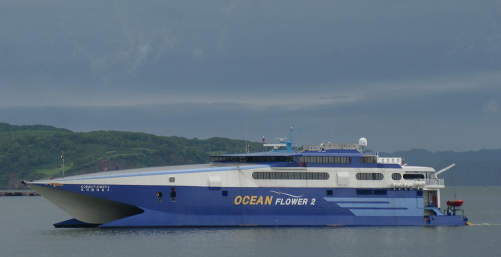 В порт Петропавловска зашел частный скоростной пассажирский паром «Ocean Flower 2»