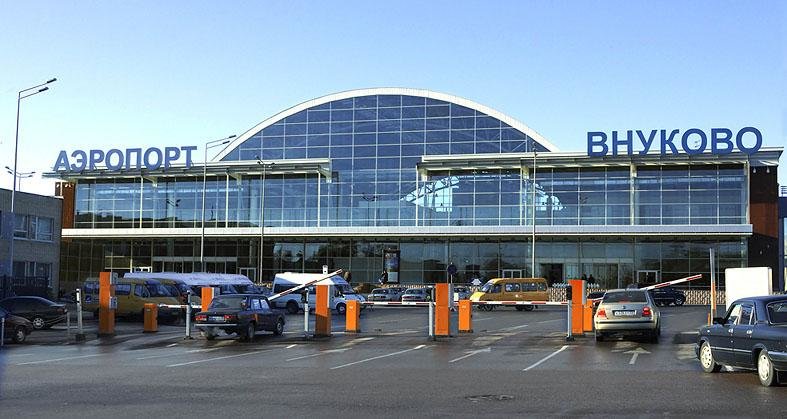 Самолет из Петропавловска ударился хвостом о ВПП в столичном Внуково