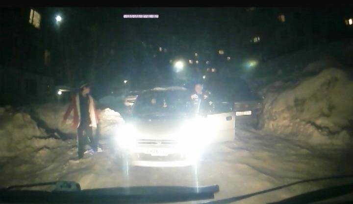 На Камчатке закрыли уголовное дело о смерти парня, к которому автохамы не пустили скорую