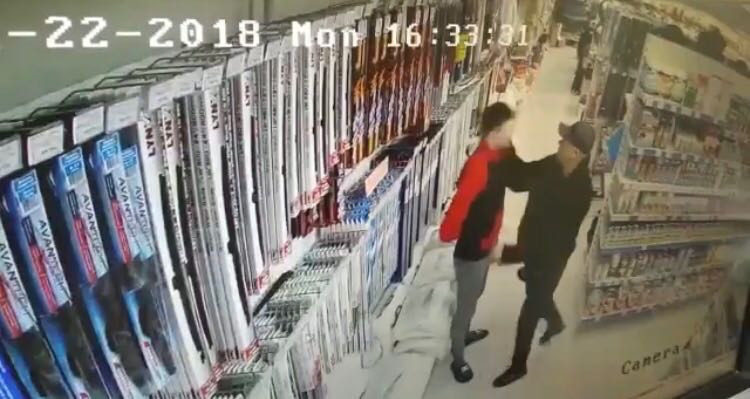 Внезапно – продавца камчатского автомагазина избили на рабочем месте