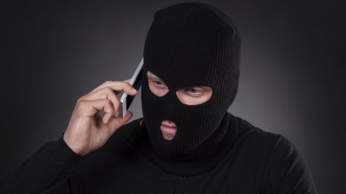 Почти 2 миллиона рублей «подарили» мошенникам жители Камчатки