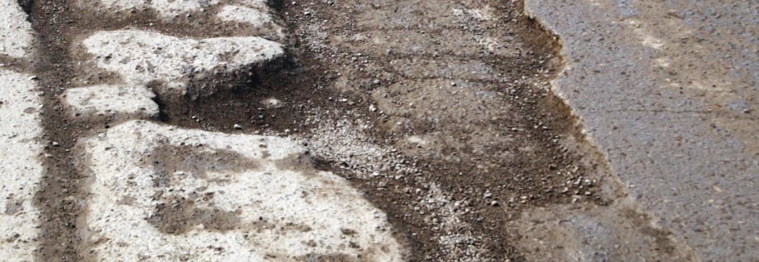 В Петропавловске вместе со снегом таят дороги, не видевшие ремонта 6-8 лет 