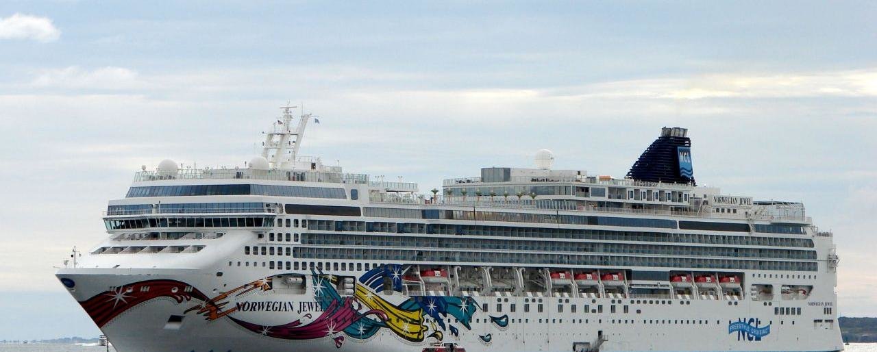 Круизник «NORWEGIAN JEWEL» зашел в порт Петропавловска