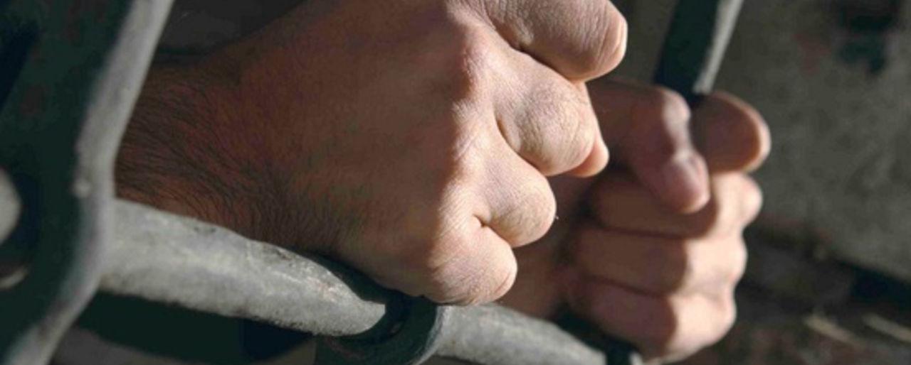 Камчатский бомж-уголовник едва не задушил пенсионерку