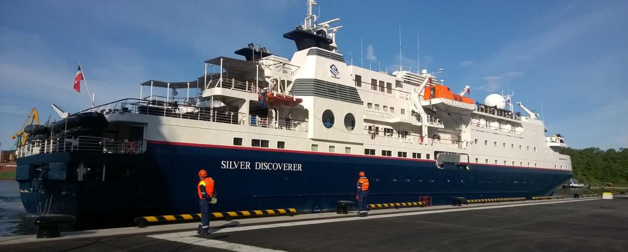 Круизный лайнер «Silver Discoverer» пришел к причалу нового морвокзала в Петропавловске 