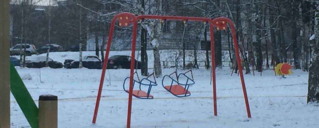 На Камчатке оштрафовали детсад за упавшего с качели ребёнка