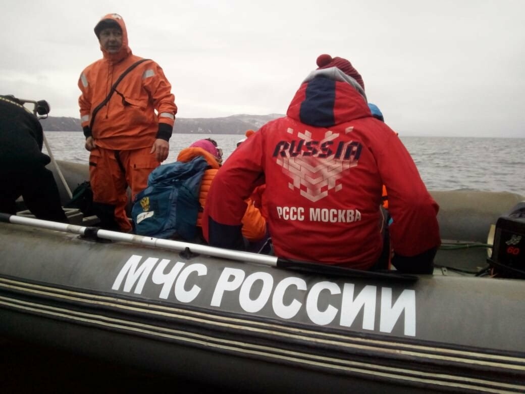 Пять человек эвакуировали спасатели с побережья бухты Шлюпочная 