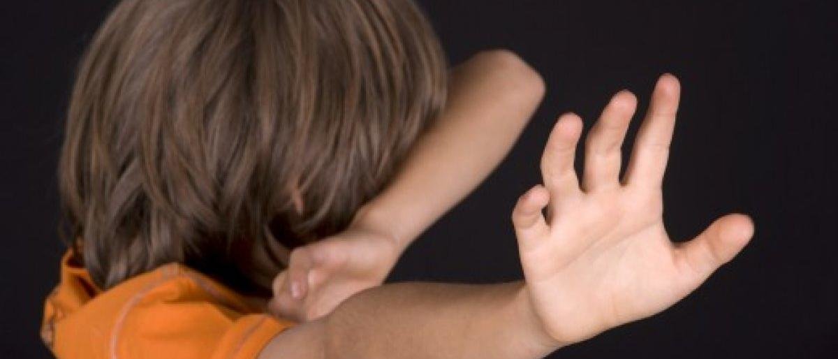 На Камчатке мужчина два года избивал сына, а мать ребенка его покры... На Камчатке мужчина два года избивал сына, а мать ребенка его покрывала