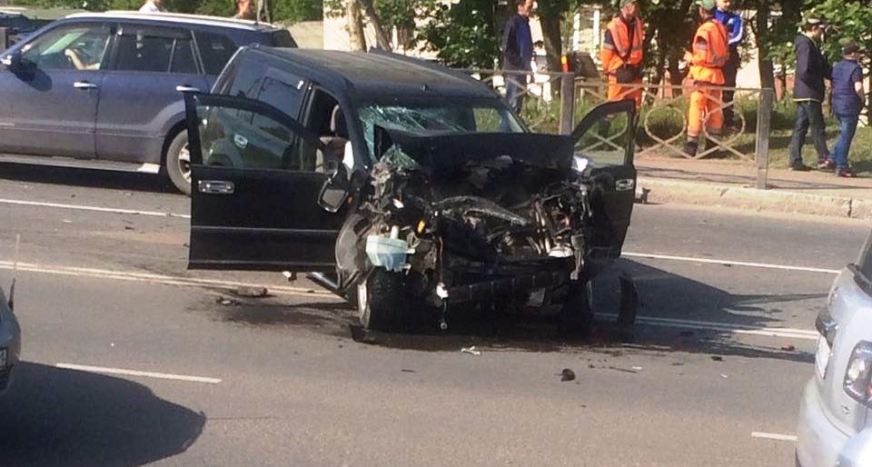 Без тормозов – в Петропавловске грузовик на скорости вылетел на оживленный перекресток