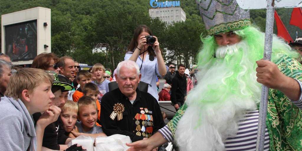 Царь Нептун, дефиле в купальниках и пиратская вечеринка - Камчатка готовится ко Дню Рыбака