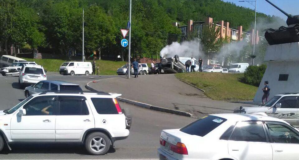 Таксист спровоцировал ДТП с «перевертышем» у гостиницы Авача в Петропавловске