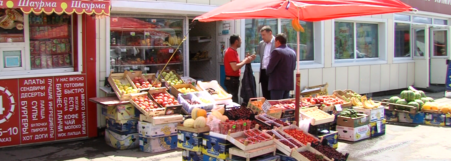 Жители Петропавловска пожаловались депутатам на уличных торговцев о... Жители Петропавловска пожаловались депутатам на уличных торговцев овощами и фруктами