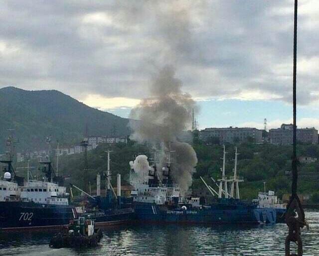 Судно загорелось в районе Богородского озера в Петропавловске