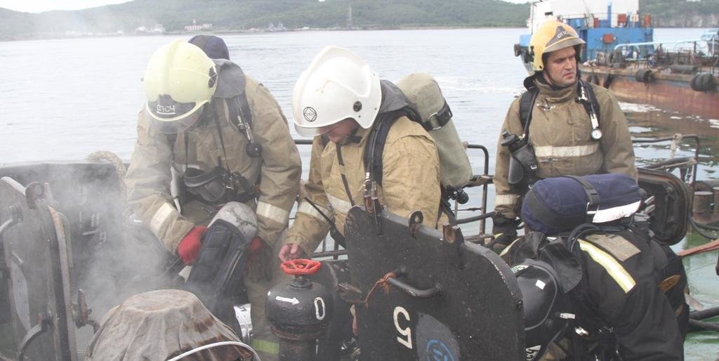 В Петропавловске потушили судно-сборщик льяльных вод