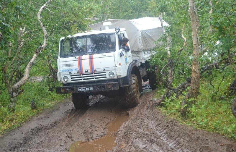Камчатские спасатели помогут дачникам «Пятой Стройки» откопать участки от песка, ила и глины