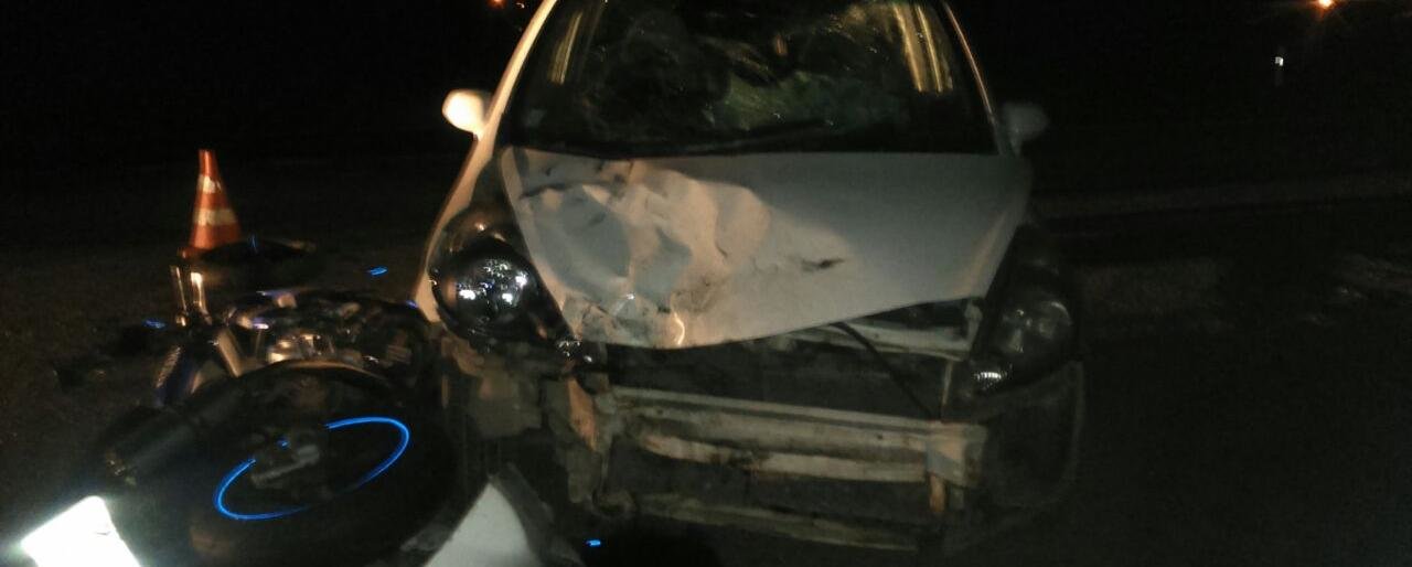 Иномарка и мотоцикл столкнулись на мильковской трассе Иномарка и мотоцикл столкнулись на мильковской трассе