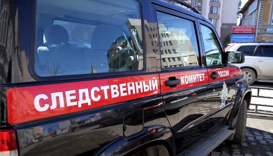 На Камчатке работник МЧС стрелял по джипу, в котором ехала его бывш... На Камчатке работник МЧС стрелял по джипу, в котором ехала его бывшая девушка