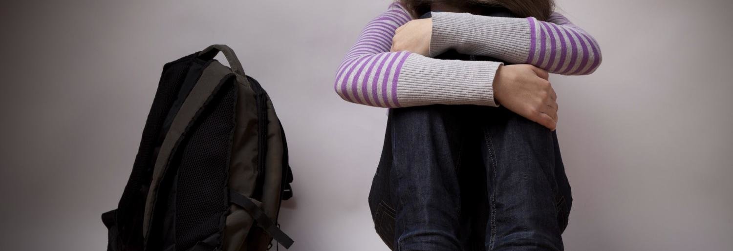 На Камчатке студентка избила палкой школьницу за «выбалтывание секретов»