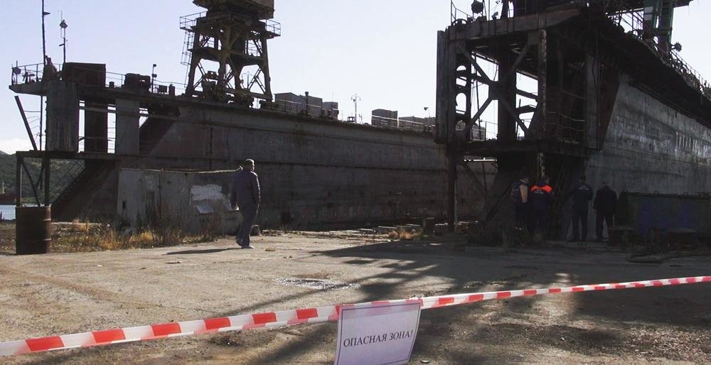 Аварийный плавдок в бухте Раковая перешвартовали в безопасное место