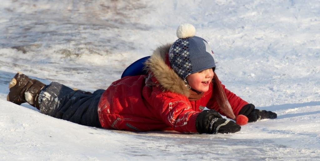 Дорожники Петропавловска пополняют запасы противогололедных материалов
