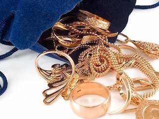 На Камчатке подросток обокрал женщину почти на 400 тысяч рублей