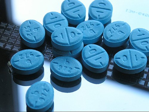 На Камчатке у группы наркодилеров изъяли 4 кг «синтетики» На Камчатке у группы наркодилеров изъяли 4 кг «синтетики»