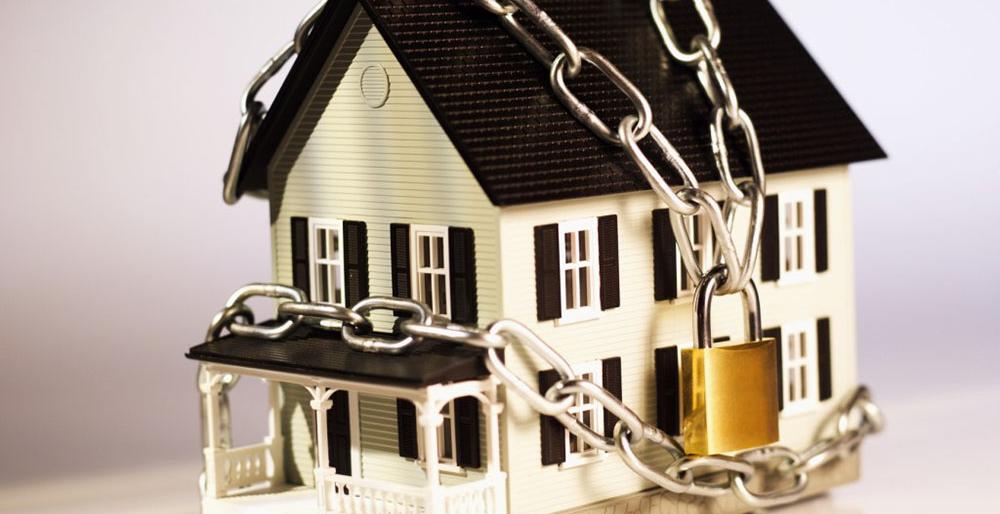 Платить не хочу: на Камчатке приставы арестовали коттедж неплательщика