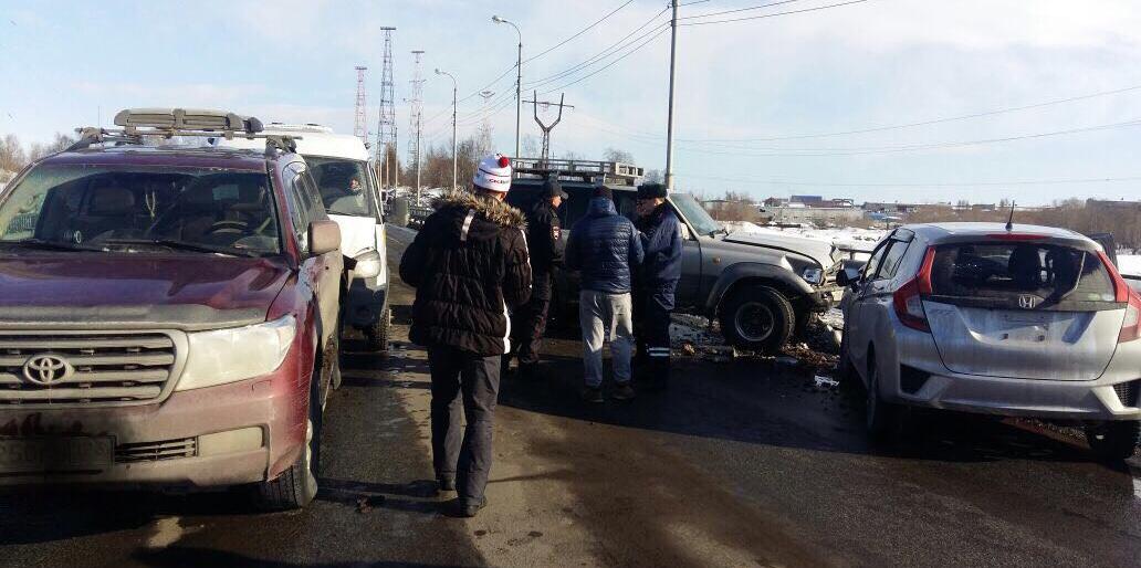 ДТП с 4 автомобилями заблокировало въезд в Елизово