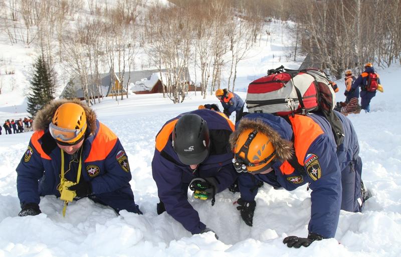На Эдельвейсе на людей сошла лавина – учения МЧС На Эдельвейсе на людей сошла лавина – учения МЧС