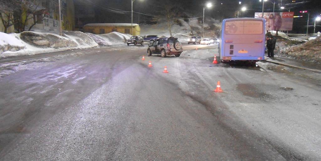 В Петропавловске Rav4 врезался в автобус