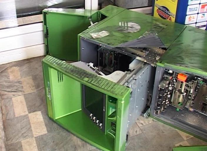 Елизовчанин «надругался» над банкоматом топором и получил условный срок