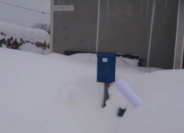 Счета от Энергосбыта камчатцы находят в сугробах