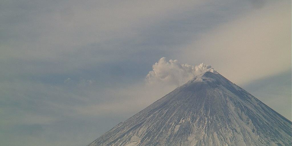 Ключевской «выстрелил» пеплом  Ключевской «выстрелил» пеплом
