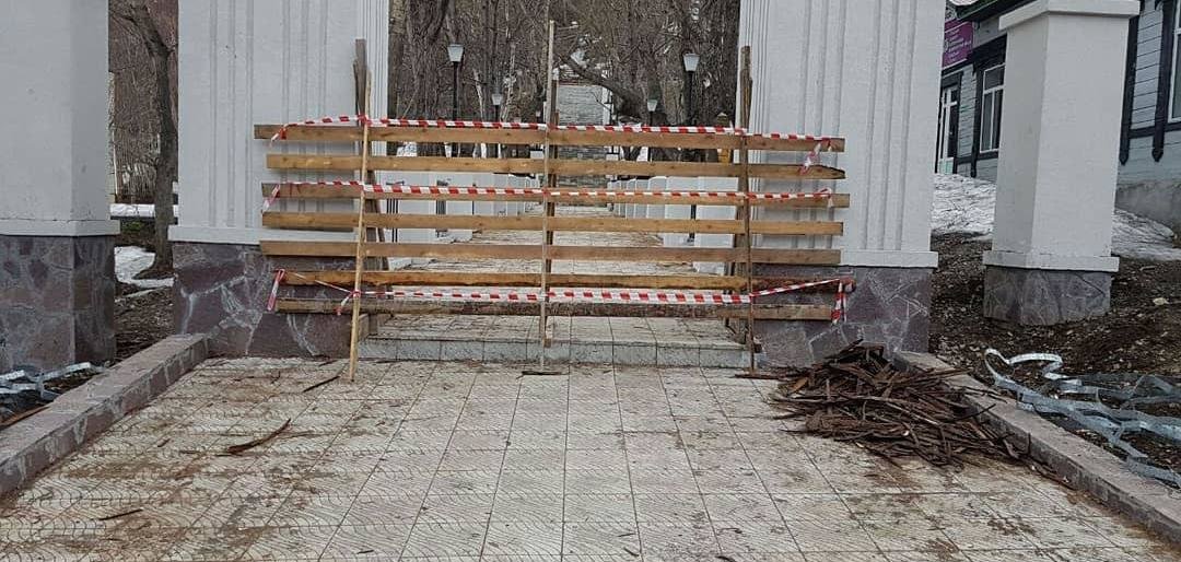 Стартовал ремонт лестницы на «Сопку Любви»