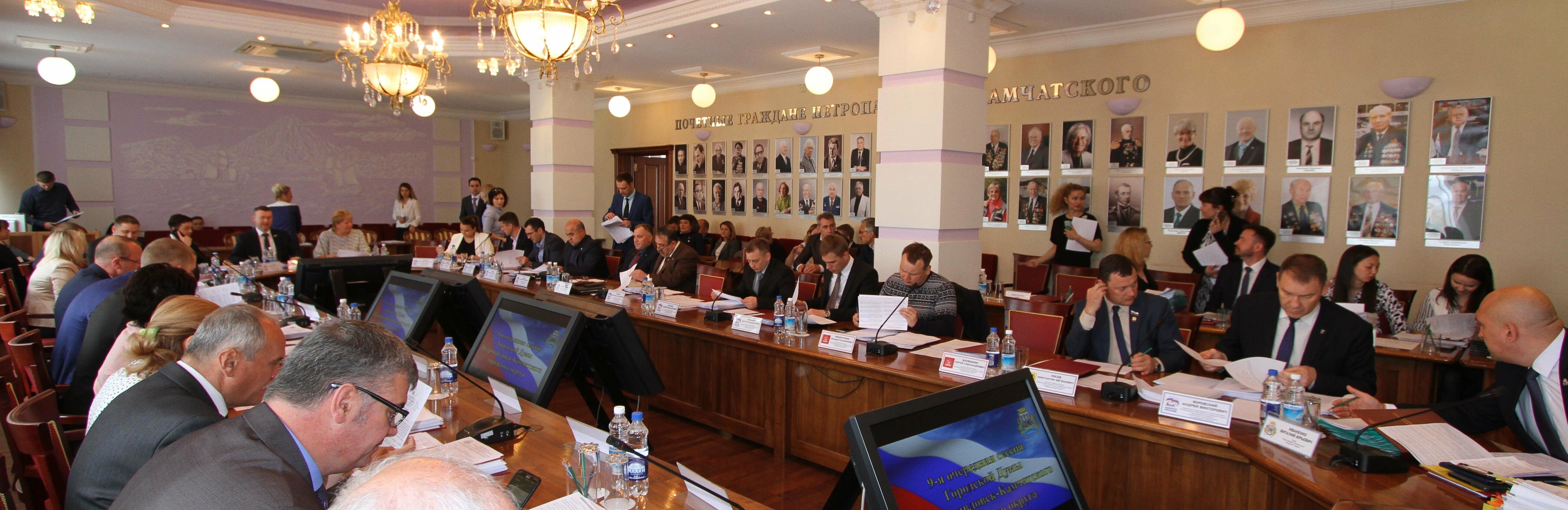 Депутаты Петропавловска повысили зарплаты себе и чиновникам мэрии