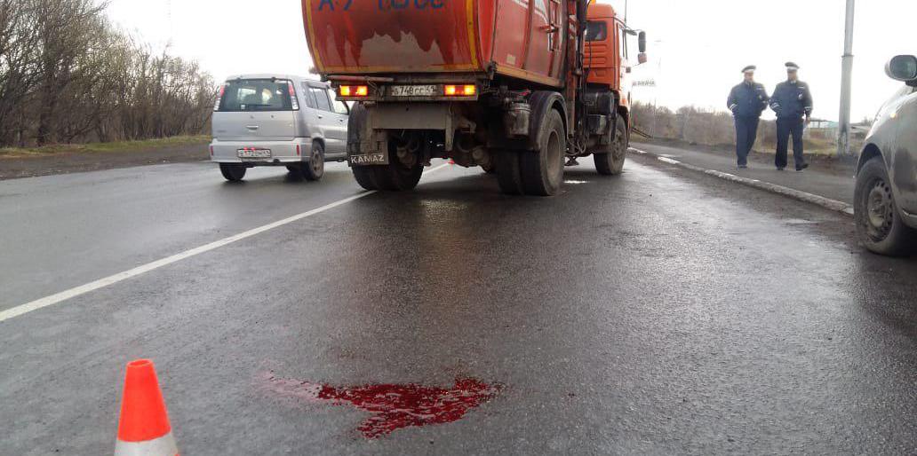 На Камчатке под колесами мусоровоза погиб человек