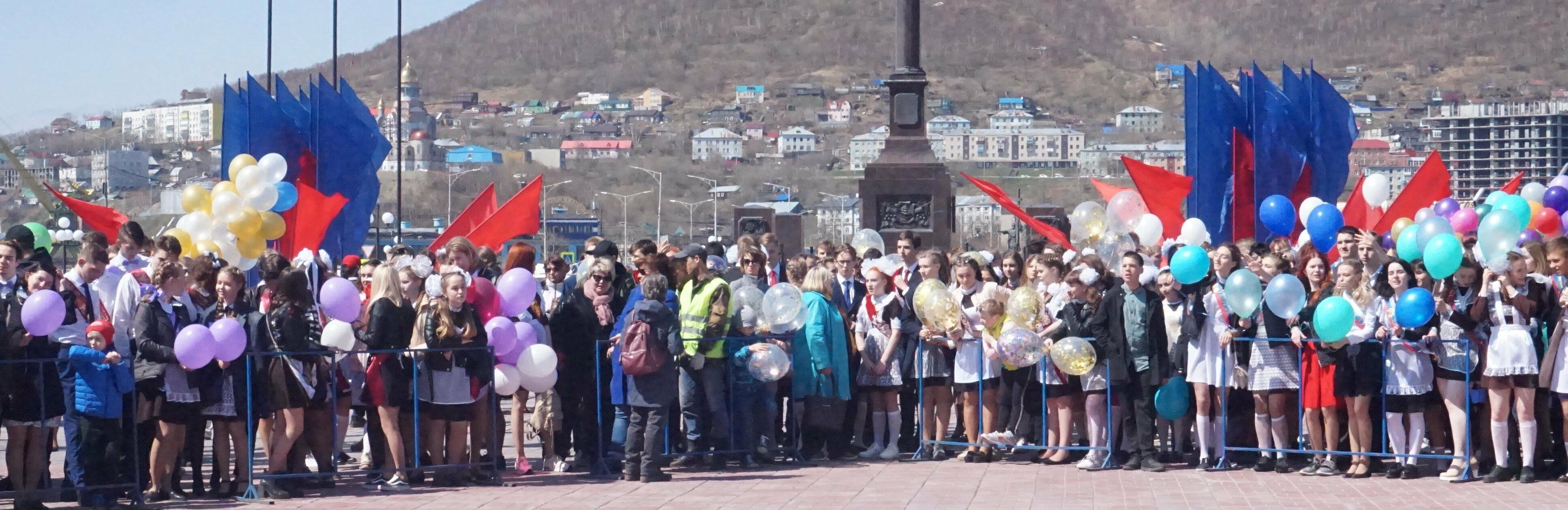 В центре Петропавловска прошел общегородской «последний звонок» 