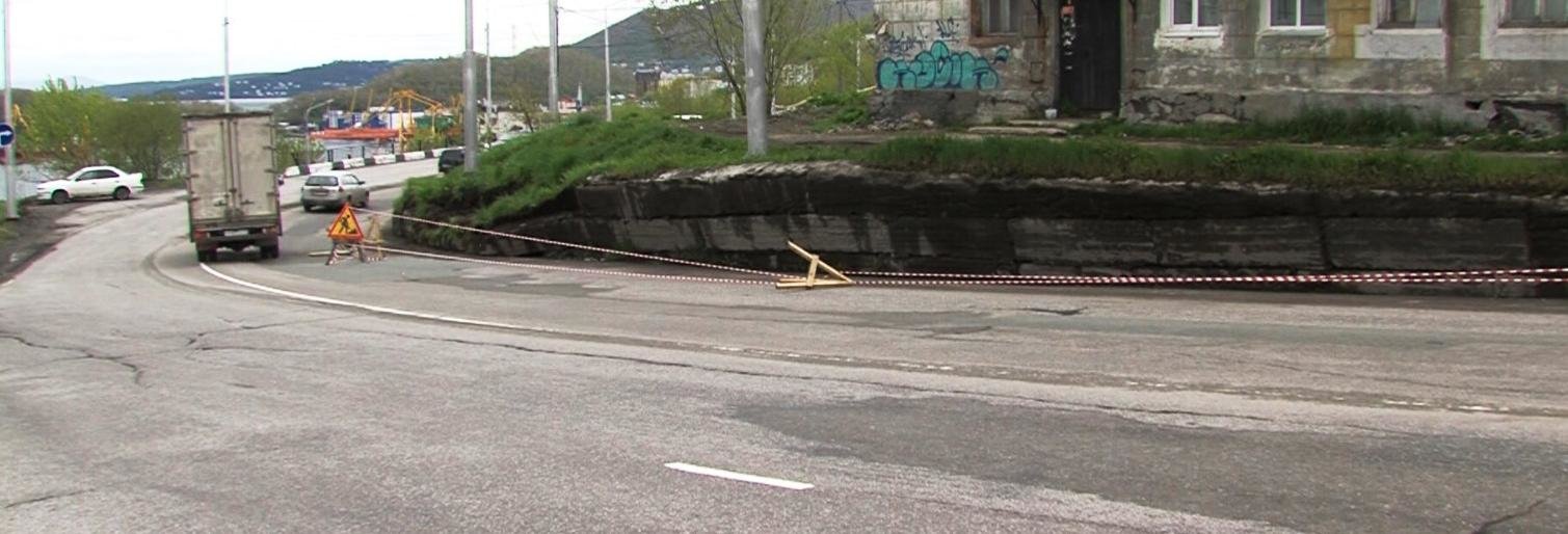 На "Красной сопке" обрушилась подпорная стенка