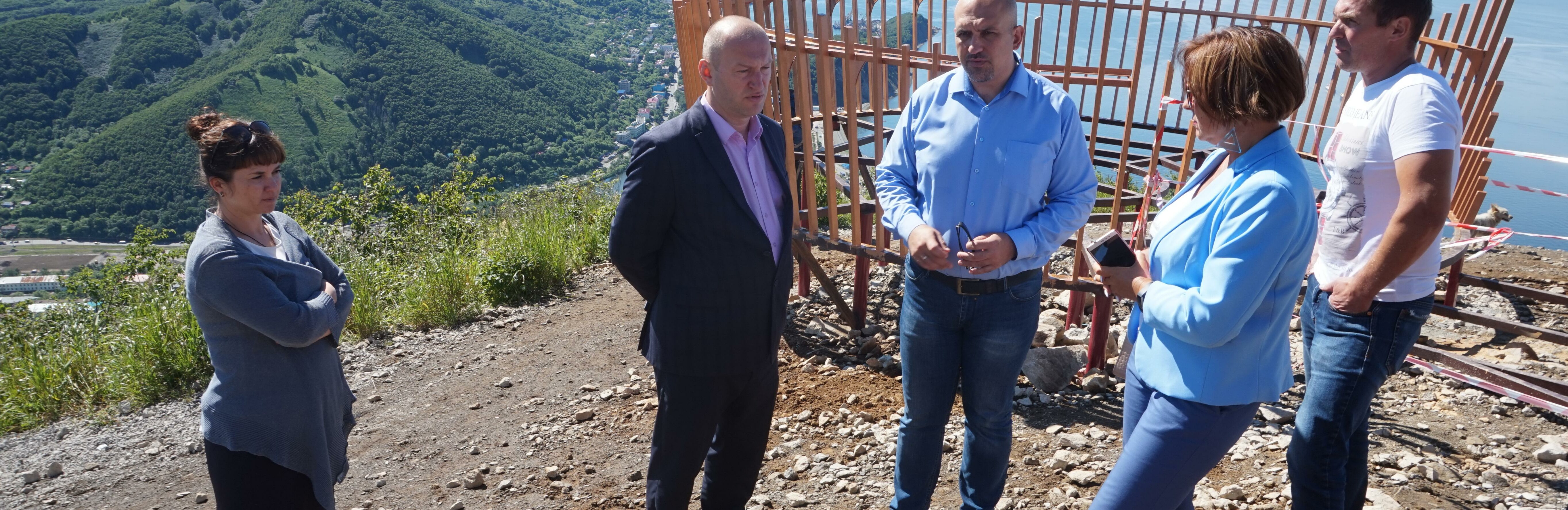 Смотровую площадку в виде короны монтируют на Мишенной сопке