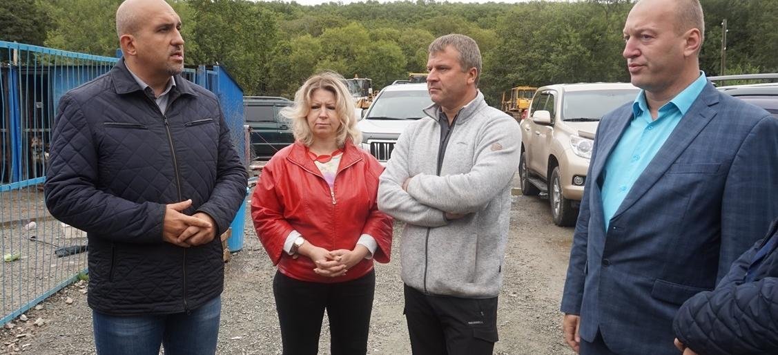 Мэр Петропавловска побывал с проверкой в приюте для собак