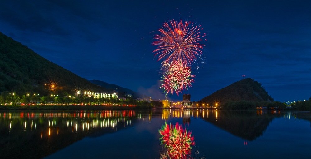 Фейерверк VS Оливье – жители Петропавловска выбирают время новогоднего салюта
