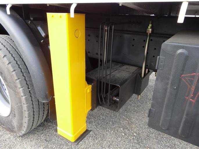 На Камчатке мужчина «под кайфом» стащил аккумуляторы с грузовика