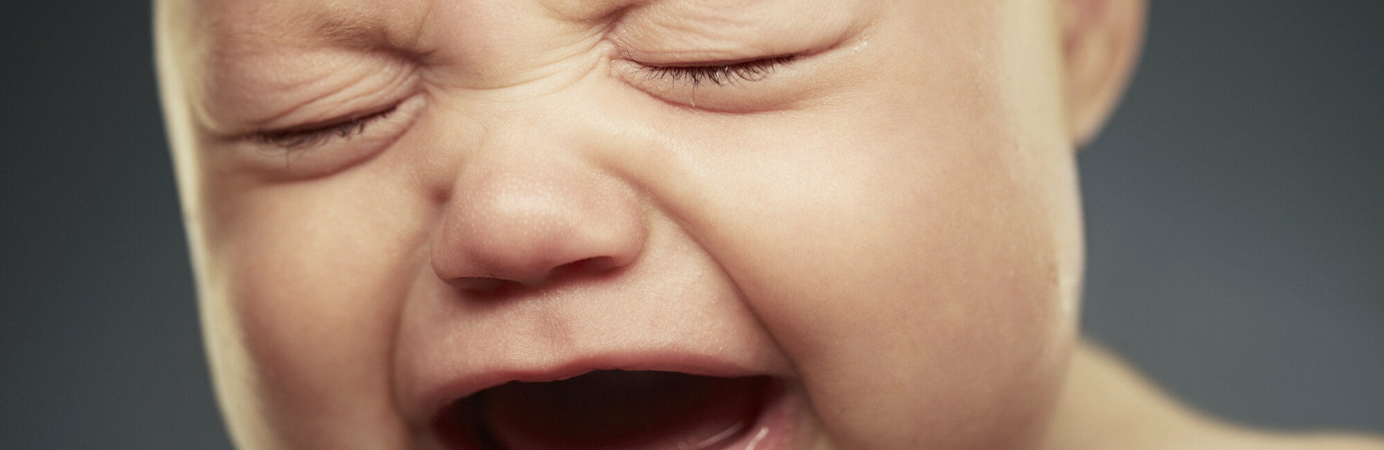 На Камчатке двое малышей отравились таблетками и суперклеем