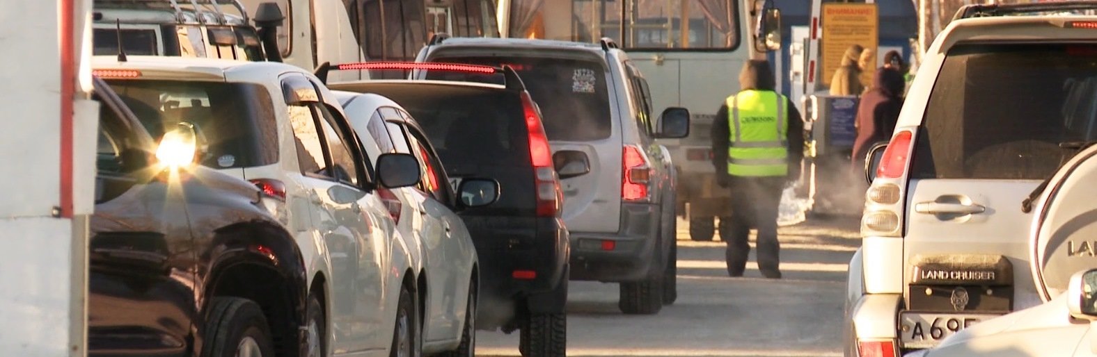 Власти Камчатки пообещали разобраться с пробками в аэропорту Власти Камчатки пообещали разобраться с пробками в аэропорту