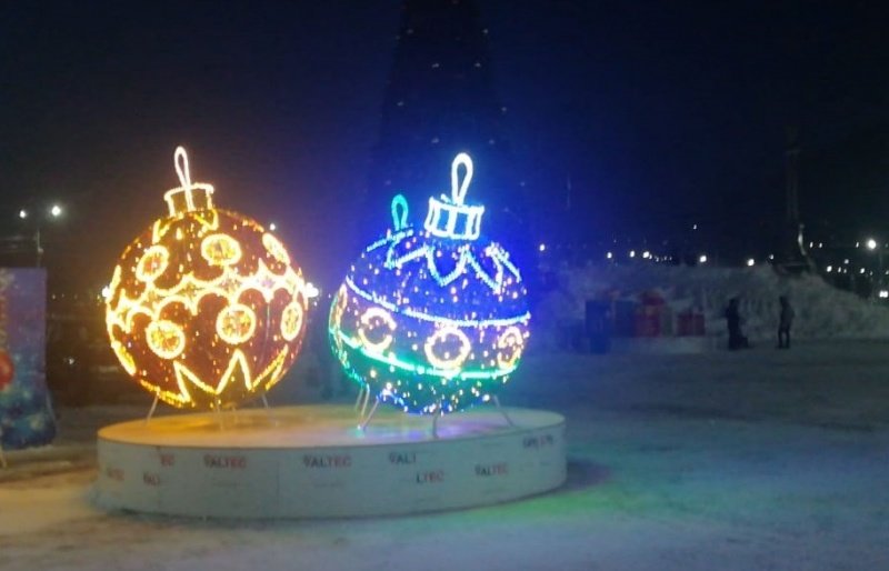 Дед Мороз и Снегурочка встретят жителей Петропавловска в центре в н... Дед Мороз и Снегурочка встретят жителей Петропавловска в центре в новогоднюю ночь