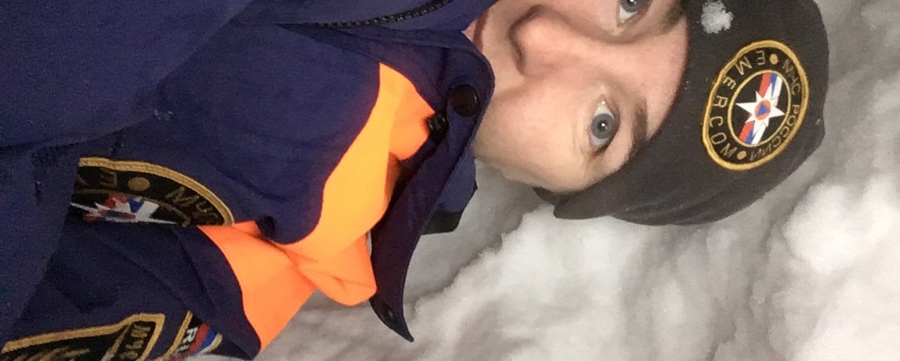 Попавших под лавину людей искали спасатели на Камчатке