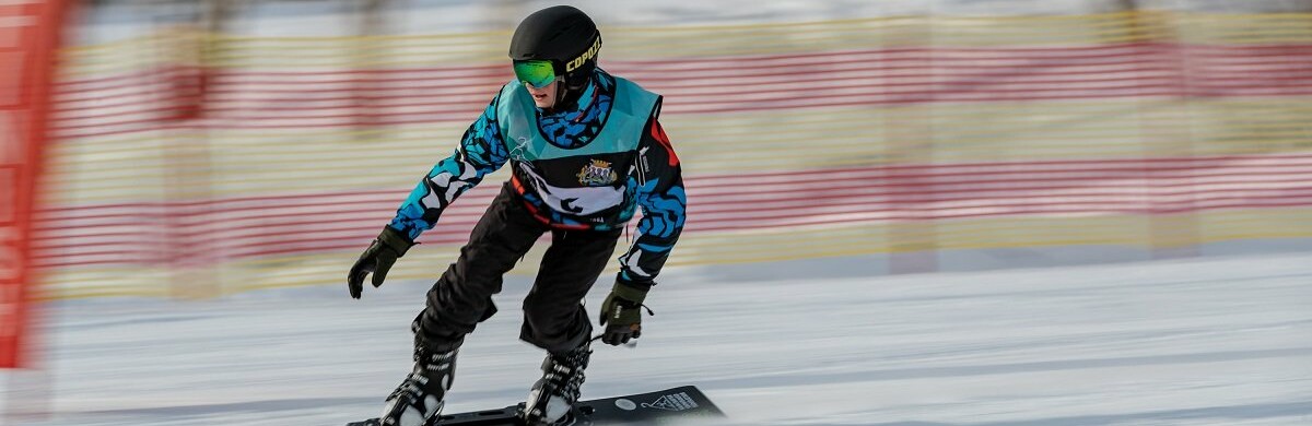 Гора «Морозная» приняла традиционные соревнования по сноубордингу