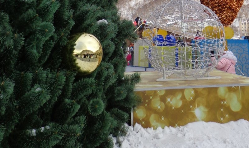 В Петропавловске начали демонтаж новогодней елки