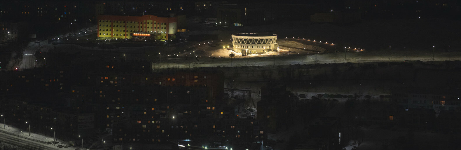 Камчатский Дворец бракосочетаний светится в темноте